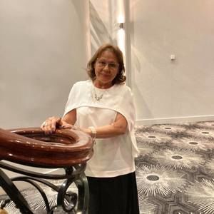 Meet your Posher, Laurence